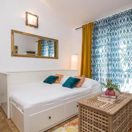 Modern & Beautiful Apartments,
