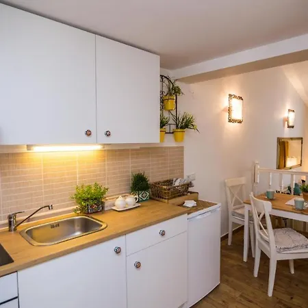 Apartment Modern & Beautiful Apartments,
